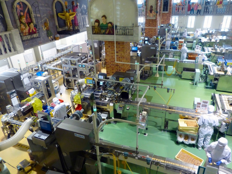 vente-GINASSERVIS-min_japan_sapporo_chocolate_factory_label_packaging_cookie_machine_operators-961509